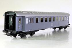 RIVAROSSI H0 art.HR4368 FS Set di 2 carrozze Tipo 1946, composto da 2 carrozze di 2a classe Bz 33010, una con comparto ristoro, livrea grigio ardesia, marcatura FS - Epoca III-IV, RIVAROSSI H0 art.HR4368 FS Set di 2 carrozze Tipo 1946, composto da 2 carrozze di 2a classe Bz 33010, una con comparto ristoro, livrea grigio ardesia, marcatura FS - Epoca III-IV
Bellissime carrozze ricche di particolari Complete di fine arredo interno; ogni carrozza completa di cinematismo per allontanamento timoneria in curva e ganci ad innesto a norme Nem
Prodotto in offerta speciale a 130,41 (listino 144,90)