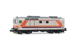 NOVITA' IN PREORDINE - ARNOLD N - ART. HN2574 FS locomotiva diesel D.445, 3a serie, 4 luci basse, livrea MDVC, ep. IV-V - DISPONIBILE ENTRO NATALE, ARNOLD N - ART. HN2574 FS locomotiva diesel D.445, 3a serie, 4 luci basse, livrea MDVC, ep. IV-V - DISPONIBILE ENTRO NATALE

CARATTERISTICHE TECNICHE
• Meccanica con telaio in metallo, motore centrale a 5 poli con trasmissione a doppio albero cardanico su entrambi gli assi di entrambi i carrelli, due ruote con anello di aderenza.
• Raggio minimo di curvatura: 192 mm.
• Impianto elettrico con interfaccia Next18 (NEM 662) per decoder DCC e DCC Sound, predisposizione per altoparlante “sugarcube” 11 x 15 mm.
• Versioni “S” con decoder sonoro ESU Loksound Micro V5 ed altoparlante installati di serie, con suoni specifici per il modello.
• Luci bianche di testa e rosse di coda con commutazione automatica in base al senso di marcia, con comando indipendente di luci rosse e terzo faro (in funzionamento digitale) e possibilità di esclusione selettiva delle luci delle testate, in funzionamento digitale tramite decoder e in funzionamento analogico tramite DIP switches.
• Timone di allontanamento per aggancio corto su entrambe le testate, gancio con innesto standard secondo le norme NEM
355/356/357 per la scala N.
• Fanaleria, vetri frontali, loghi FS ed accoppiatori coerentemente differenziati in base alla serie e all’epoca riprodotta.

MODELLO DISPONIBILE ENTRO NATALE IN OFFERTA SPECIALE A 166 EURO (LISTINO 184,90)